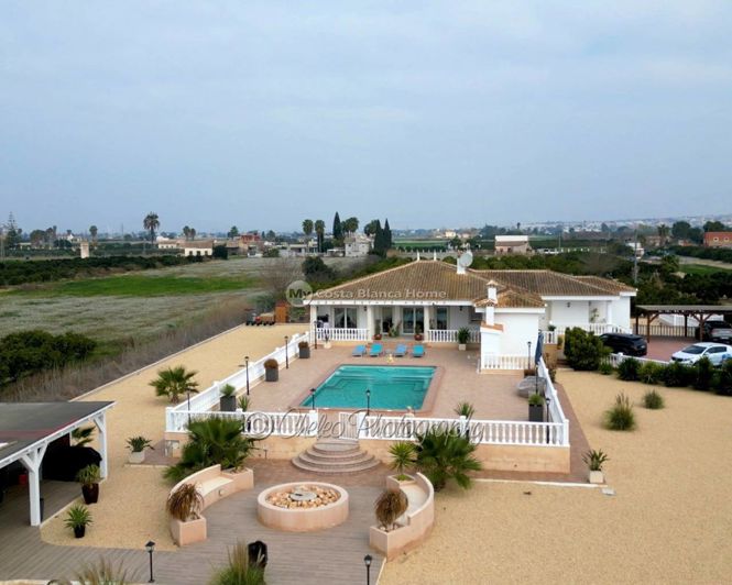 Image No.1-6 Bed Villa for sale