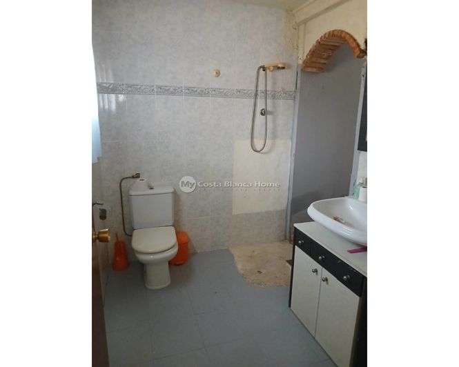 Image No.12-3 Bed Property for sale