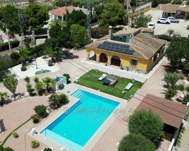 Image No.1-4 Bed Country House for sale