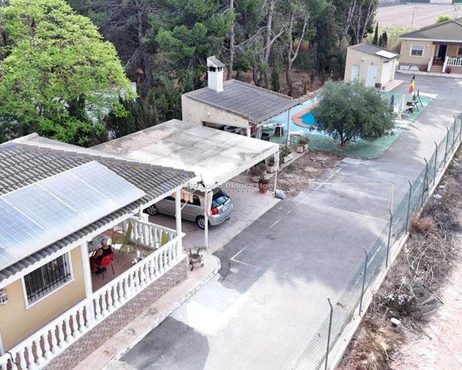 Image No.1-5 Bed Villa for sale