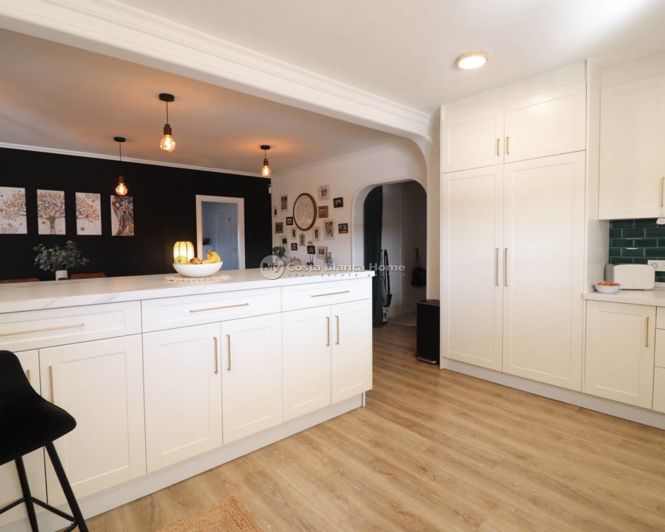 Image No.11-3 Bed Country House for sale