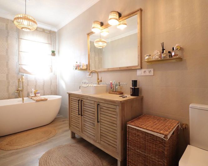 Image No.20-3 Bed Country House for sale