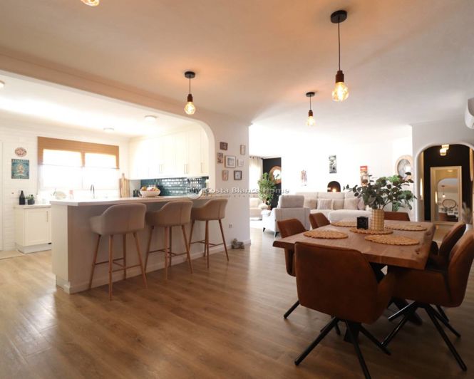 Image No.7-3 Bed Country House for sale