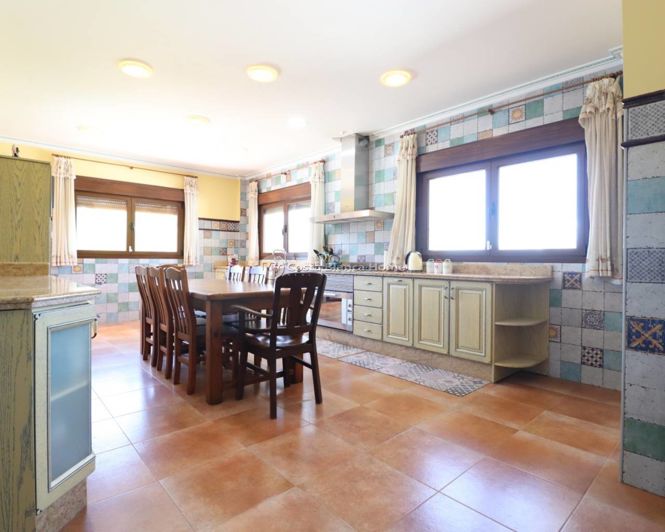 Image No.9-6 Bed Country House for sale