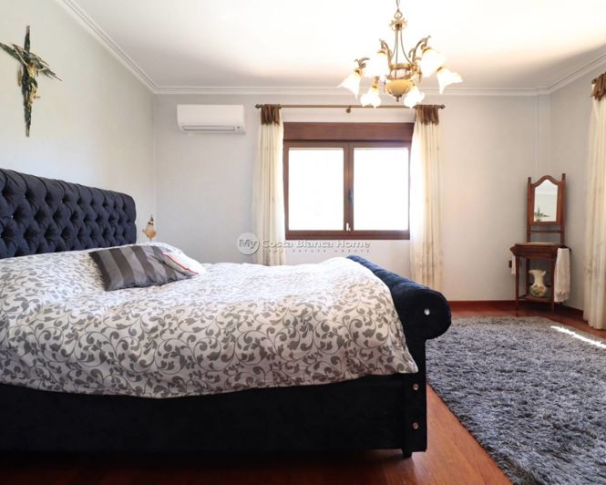 Image No.21-6 Bed Country House for sale