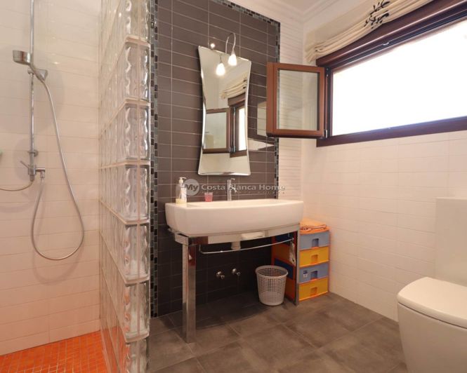 Image No.26-6 Bed Country House for sale