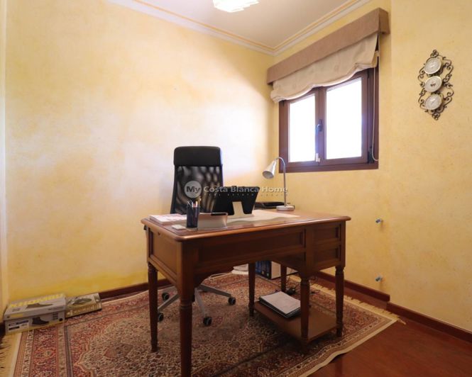 Image No.31-6 Bed Country House for sale