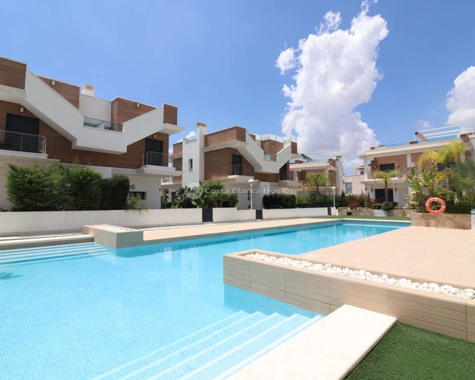 Image No.1-4 Bed Villa for sale