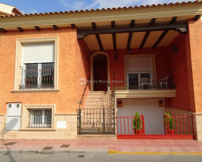 Image No.1-3 Bed Townhouse for sale