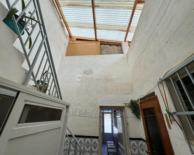 Image No.17-3 Bed Townhouse for sale