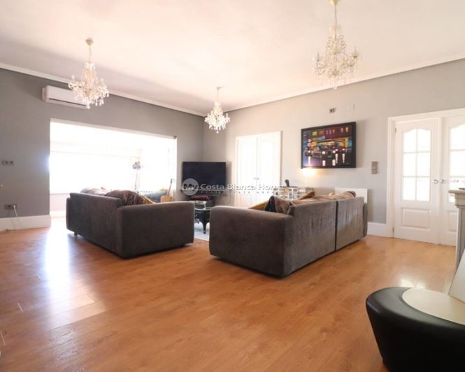 Image No.3-6 Bed Villa for sale