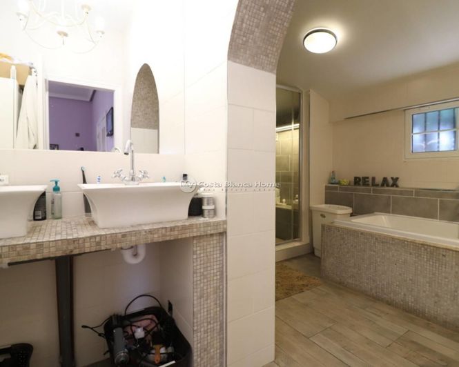 Image No.6-6 Bed Villa for sale