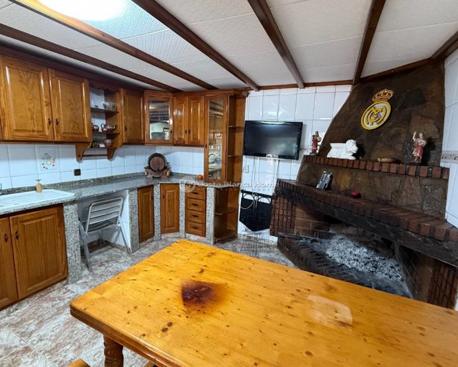 Image No.12-3 Bed Country House for sale