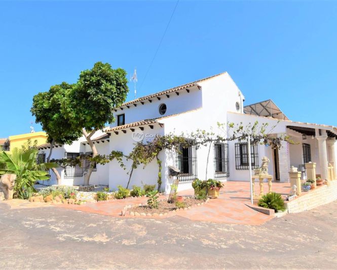 Image No.1-Villa de 4 chambres à vendre à Orihuela Costa