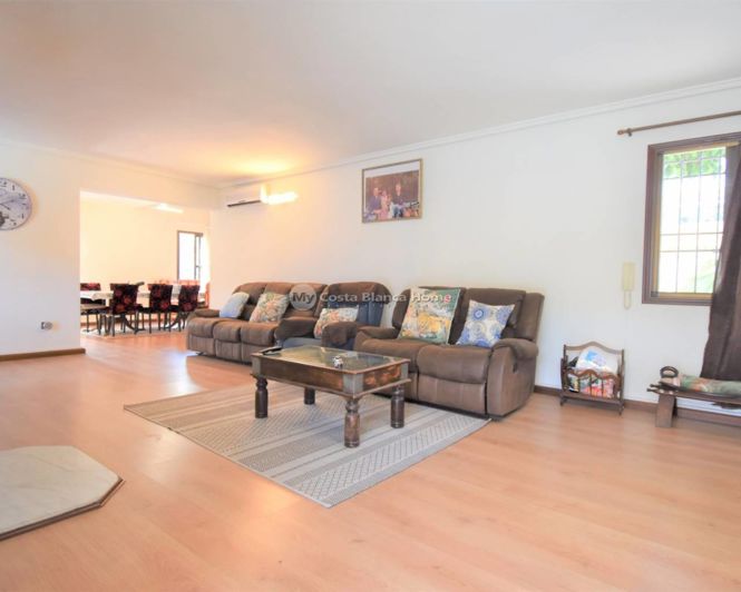 Image No.8-Villa de 4 chambres à vendre à Orihuela Costa