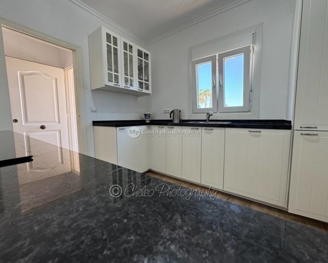 Image No.16-4 Bed Country House for sale