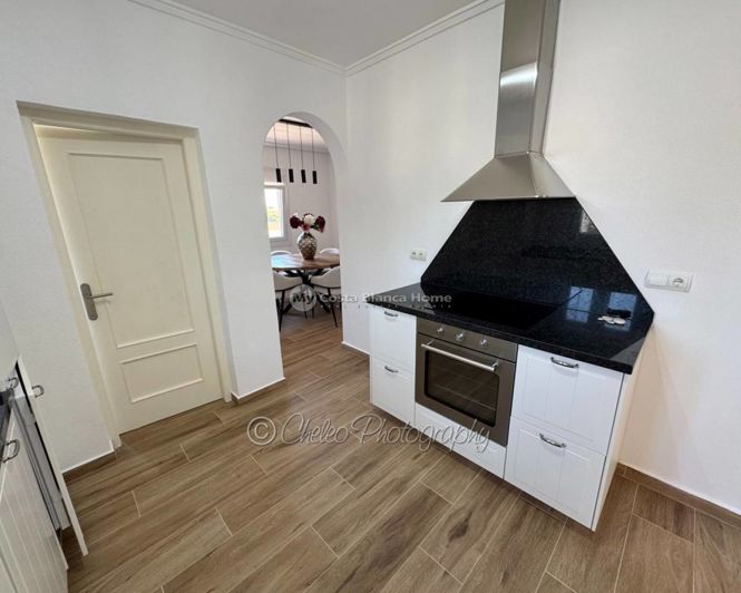 Image No.17-4 Bed Country House for sale