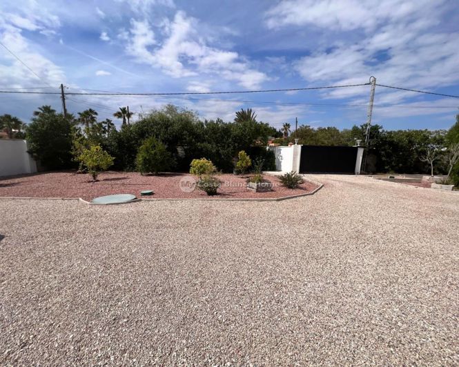 Image No.11-3 Bed Country House for sale