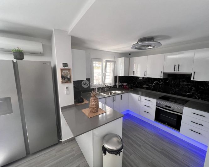 Image No.14-3 Bed Country House for sale