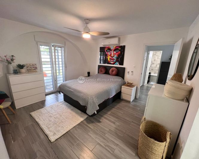 Image No.17-3 Bed Country House for sale