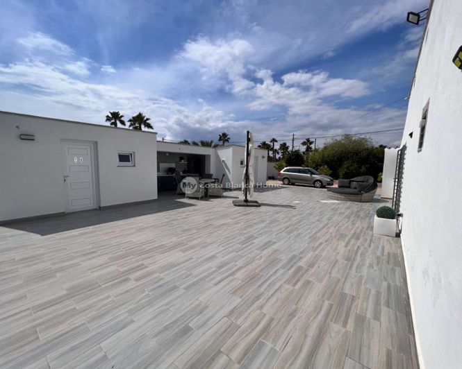 Image No.8-3 Bed Country House for sale