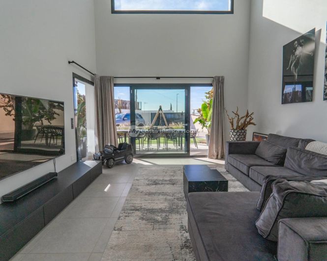 Image No.2-4 Bed Villa for sale