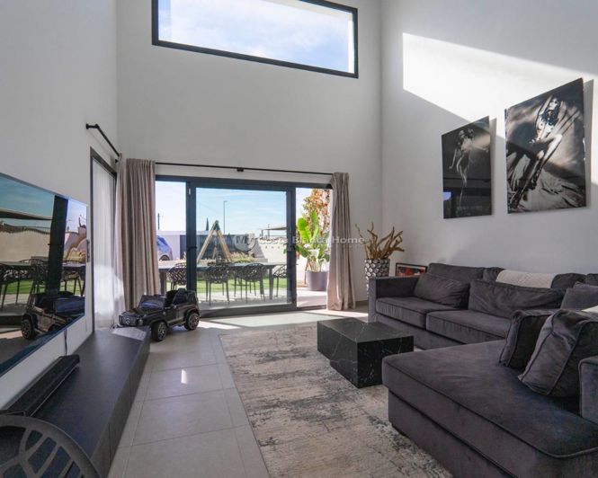 Image No.3-4 Bed Villa for sale