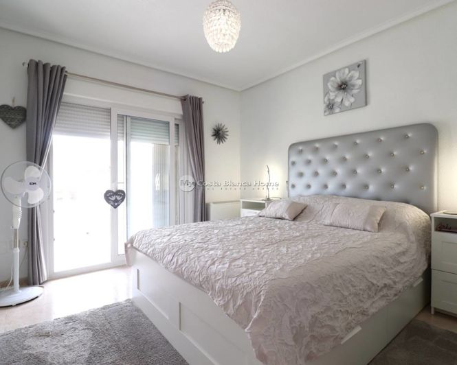 Image No.14-3 Bed Townhouse for sale