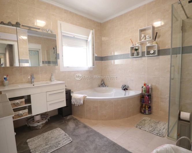 Image No.16-3 Bed Townhouse for sale