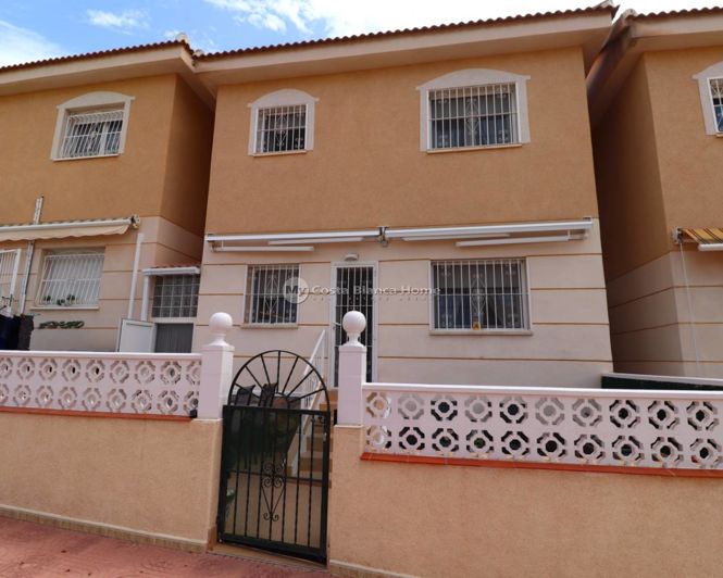Image No.20-3 Bed Townhouse for sale