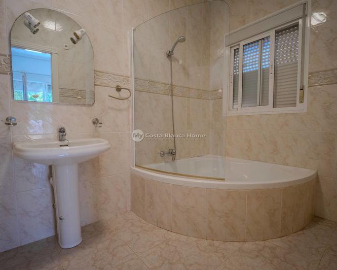 Image No.17-5 Bed Villa for sale