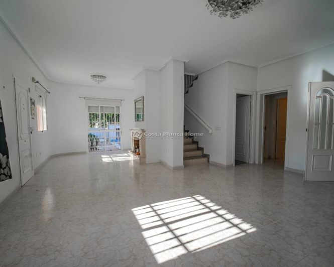 Image No.2-5 Bed Villa for sale
