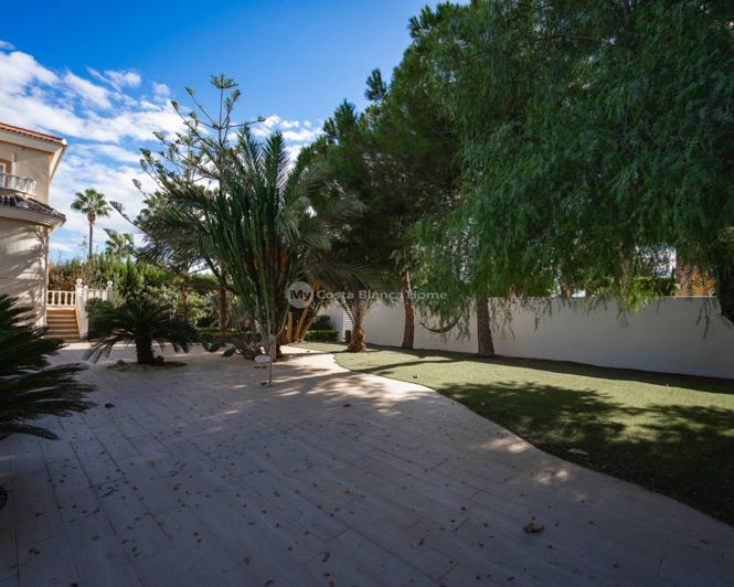 Image No.45-5 Bed Villa for sale