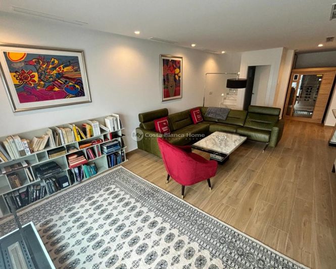 Image No.19-3 Bed Property for sale