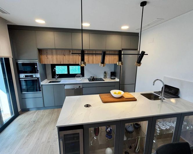 Image No.29-3 Bed Property for sale