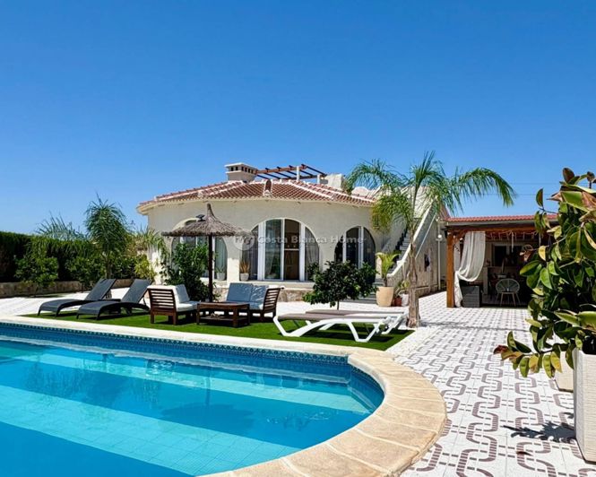 Image No.1-4 Bed Villa / Detached for sale