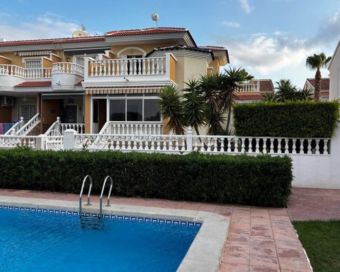 Image No.1-4 Bed House for sale