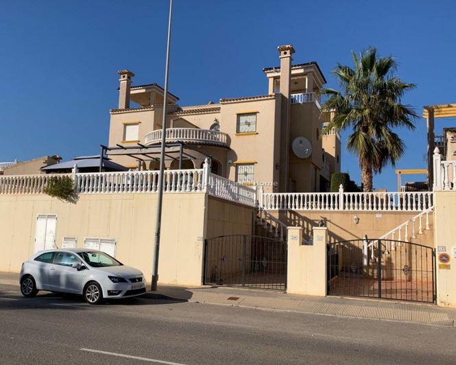Image No.1-3 Bed Townhouse for sale
