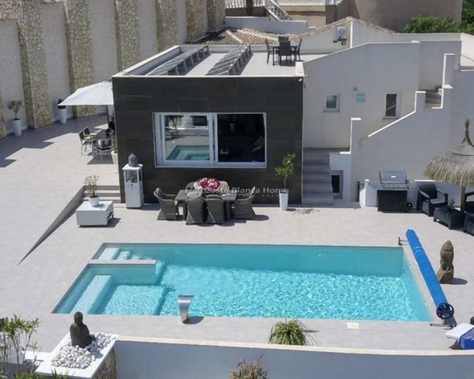 Image No.1-Propriété de 6 chambres à vendre à Ciudad Quesada