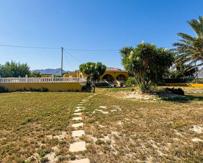 Image No.18-3 Bed Country House for sale