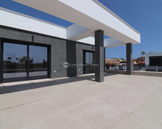 Image No.19-3 Bed Villa for sale