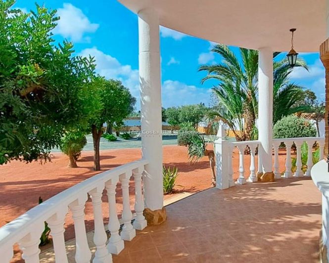 Image No.20-3 Bed Country House for sale