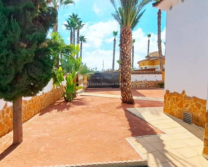 Image No.21-3 Bed Country House for sale