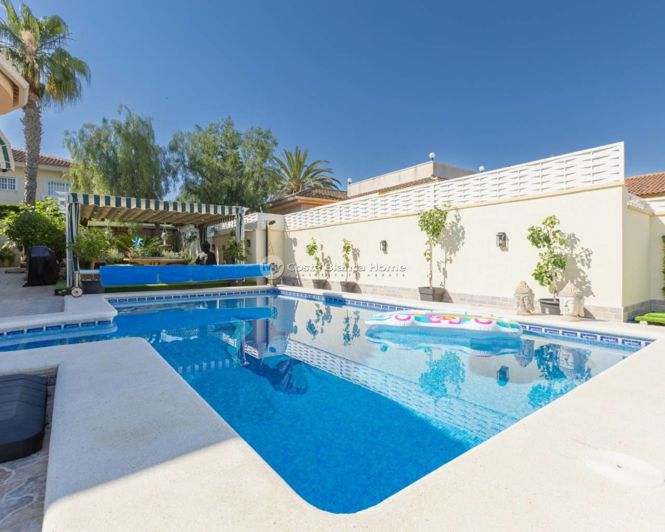 Image No.2-5 Bed Villa for sale