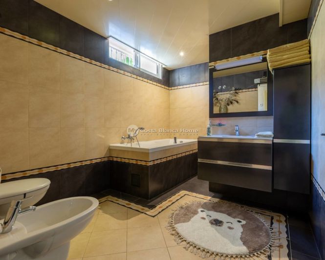 Image No.46-5 Bed Villa for sale