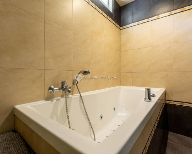 Image No.48-5 Bed Villa for sale