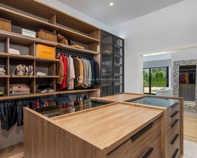 Image No.30-5 Bed Villa for sale