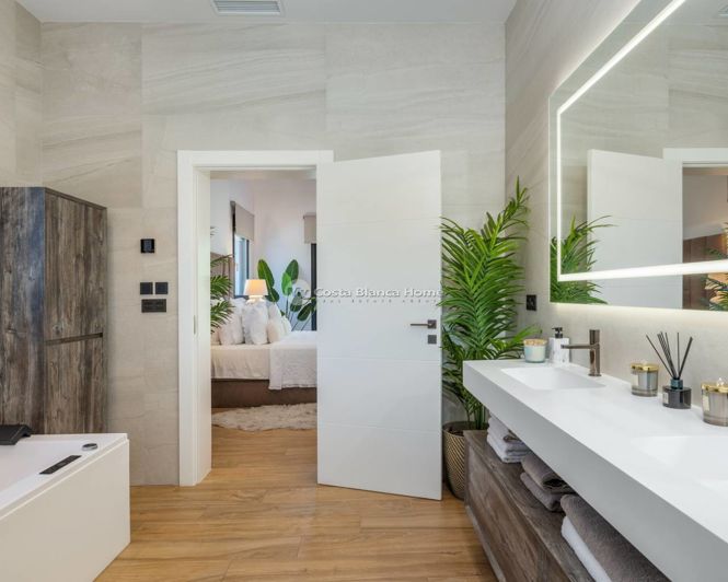 Image No.33-5 Bed Villa for sale