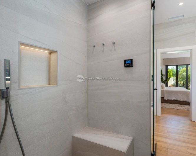 Image No.34-5 Bed Villa for sale