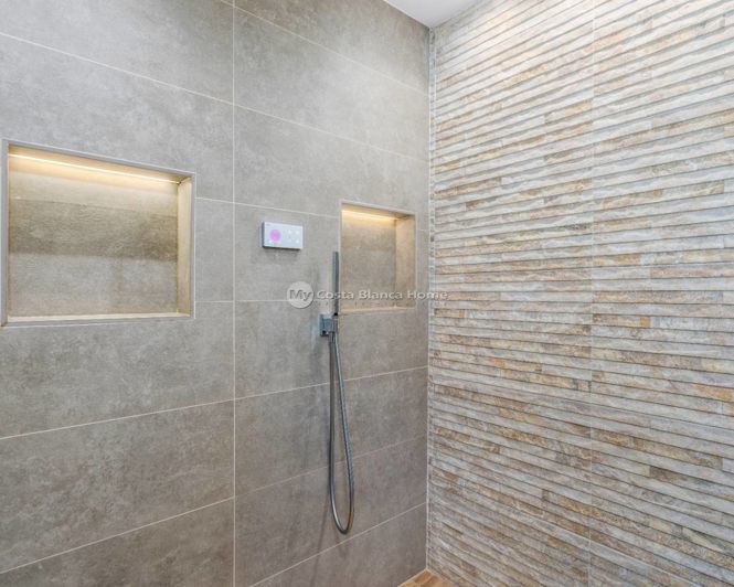 Image No.42-5 Bed Villa for sale